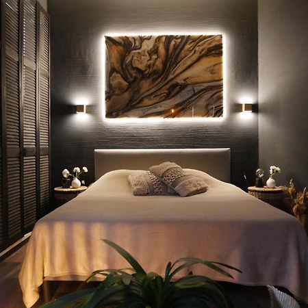 Sleep Inn - Black And Gold Loft Antwerp Cityview Bagian luar foto
