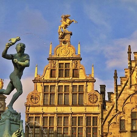 Sleep Inn - Black And Gold Loft Antwerp Cityview Bagian luar foto
