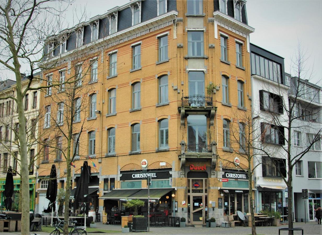 Sleep Inn - Black And Gold Loft Antwerp Cityview Bagian luar foto