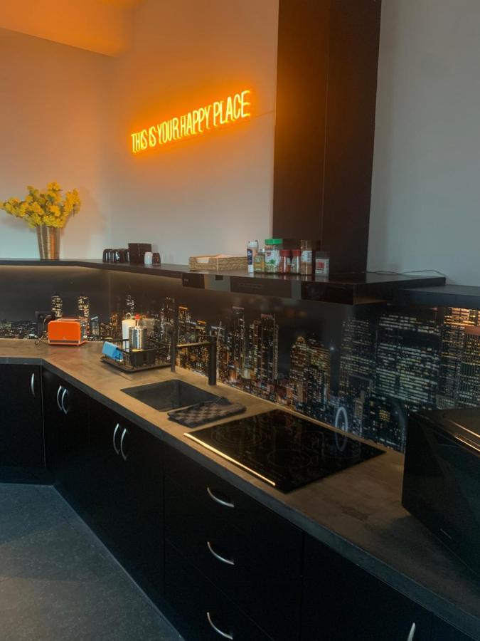 Sleep Inn - Black And Gold Loft Antwerp Cityview Bagian luar foto