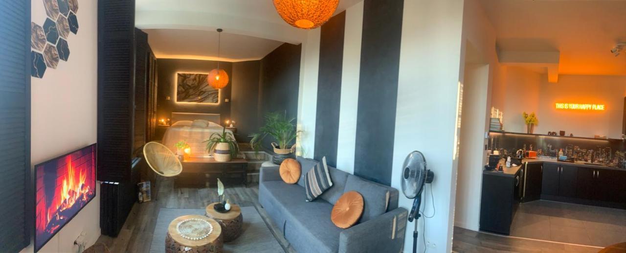 Sleep Inn - Black And Gold Loft Antwerp Cityview Bagian luar foto