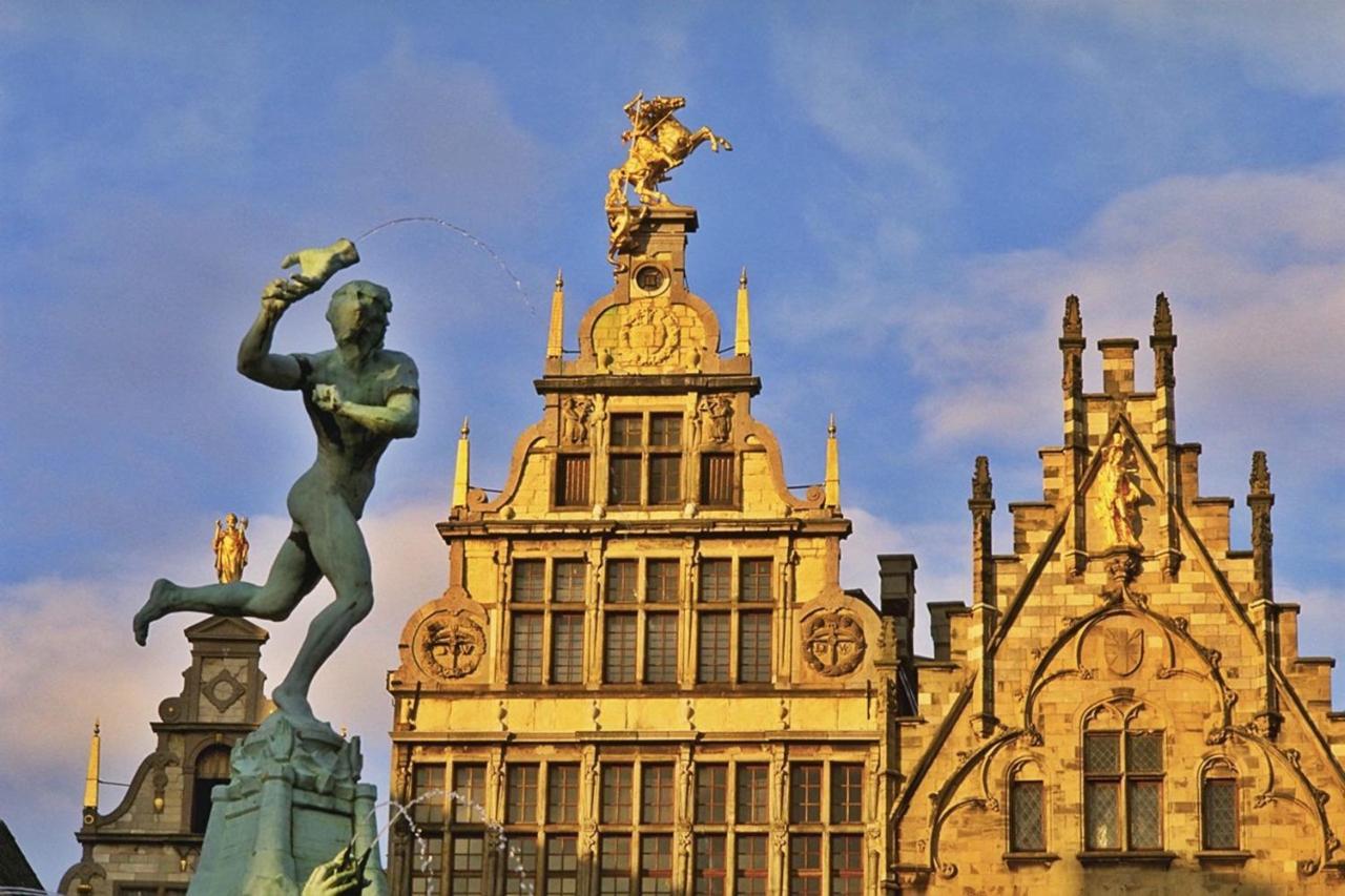 Sleep Inn - Black And Gold Loft Antwerp Cityview Bagian luar foto